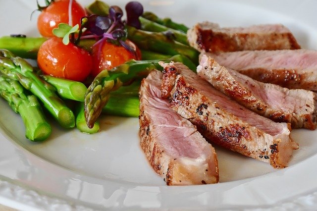 meat and asparagus